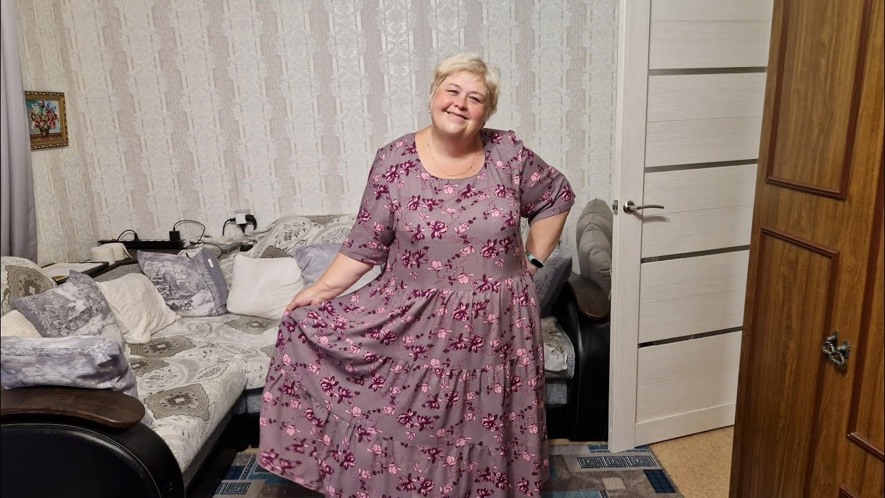 Каждому нашлось дело я шью платья Сафар работает на даче.