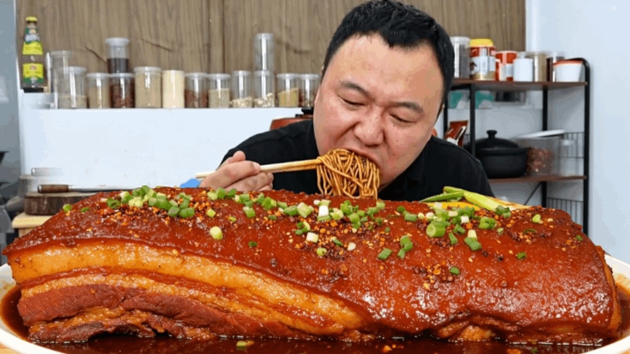 A-Qiang's epic combo: rich meat sauce pasta + a generous portion of red-braised pork.Bliss！