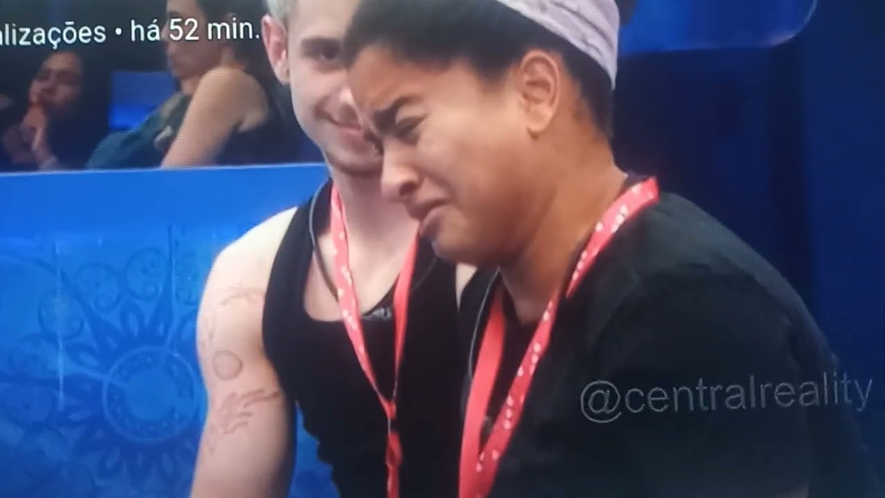 MILENA FAZENDO  BIRRA COMO CRIANÇA 