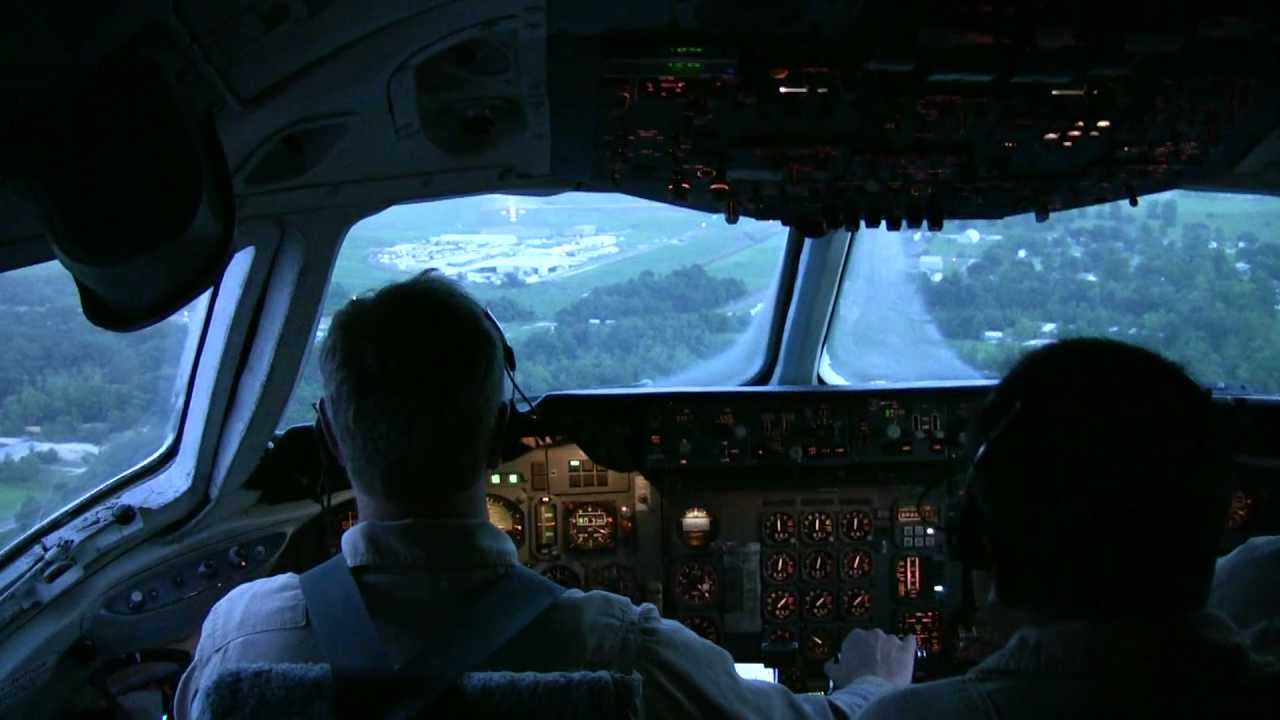 2009-08-01 DC-10 Landing.mpg