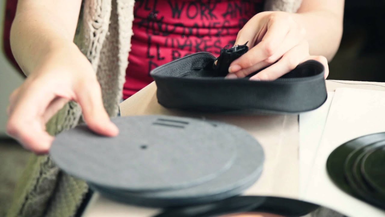 Vinyl record turns into an eyewear case | Vinylize
