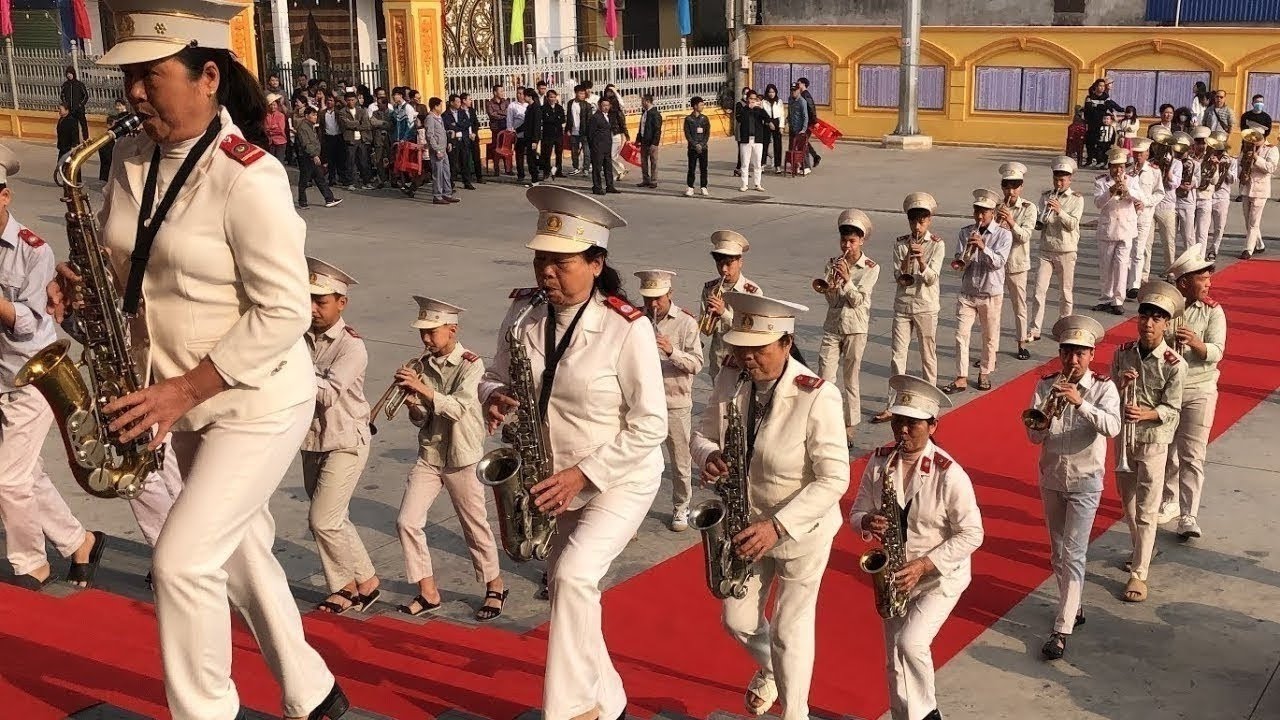Đón Đoàn Lễ Nghi Vào Dâng Thánh Lễ Đồng Tế Tại Đền Thánh Trung Lao Giáo Phận Bùi Chu 