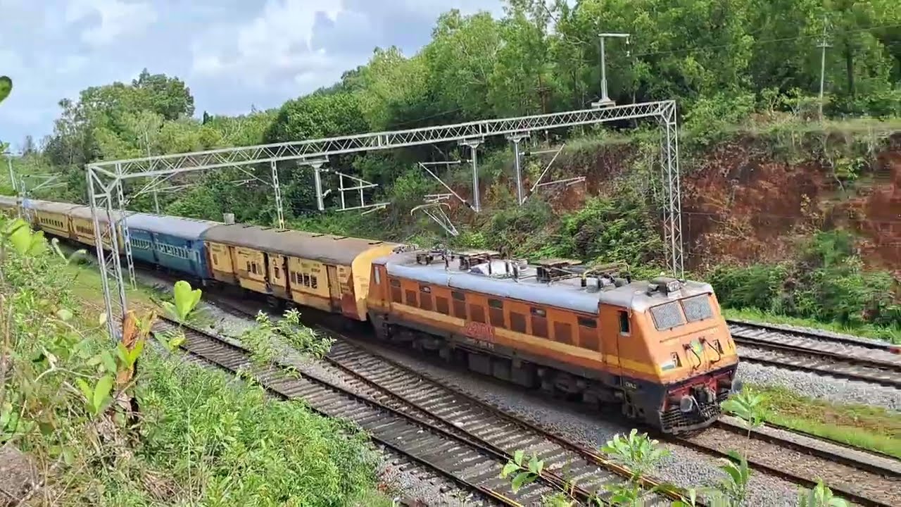 Legendary WAP-1 meets WAP-4, ft MATSYAGANDHA SF × Nagercoil Express | Konkan Railway