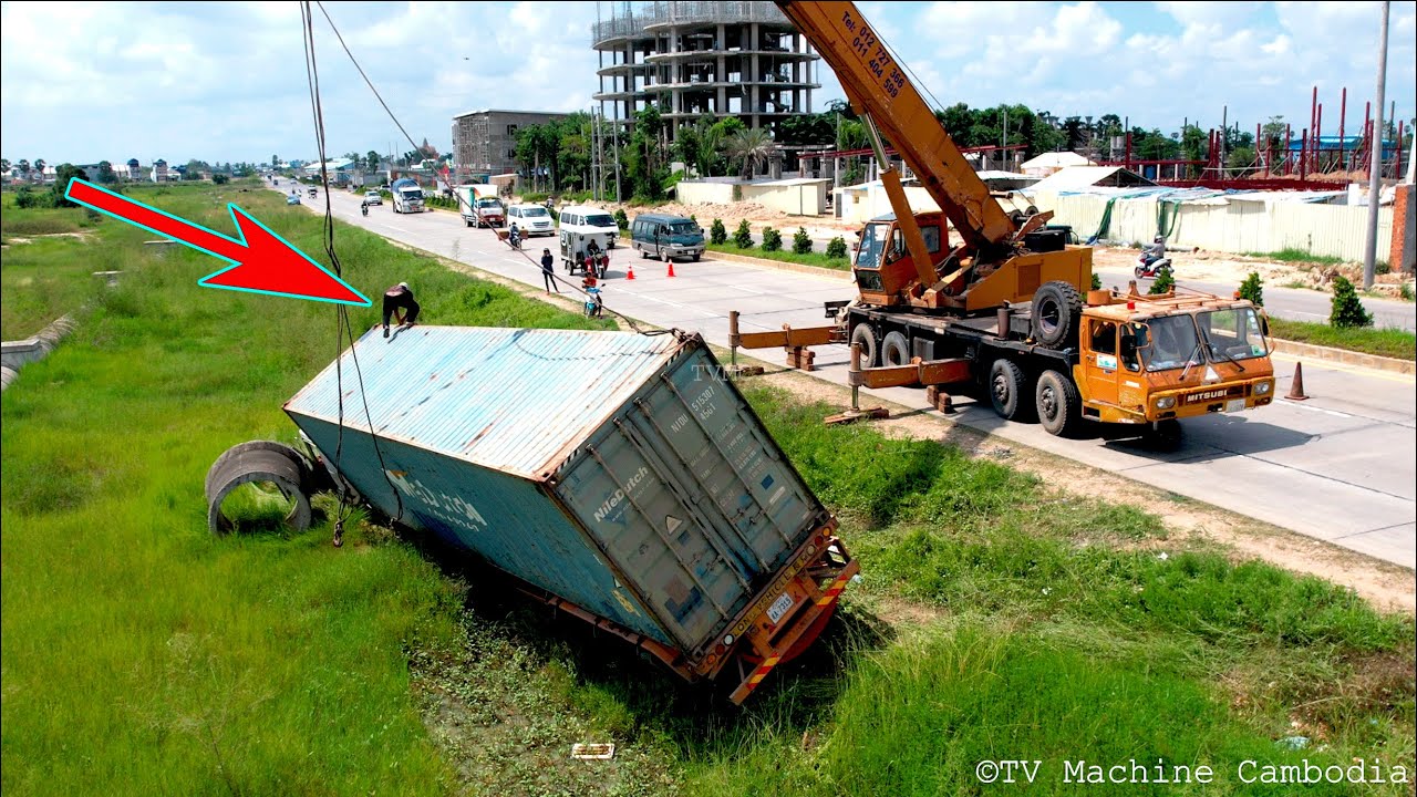 Please Drive Safely!! Container Truck​ Falling Down From Highway Road Recovery By Huge Crane Lift