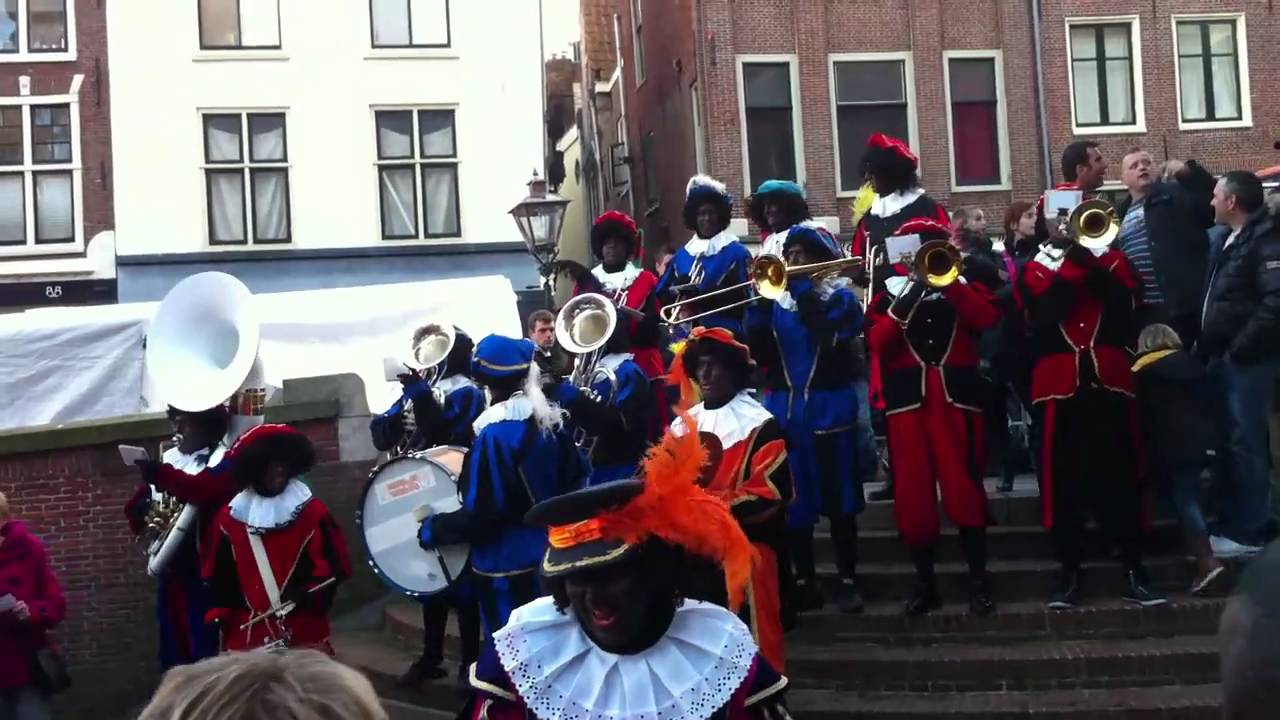 'Dé Pietenband' - Intocht Leiden 2010 - Sinterklaas is jarig