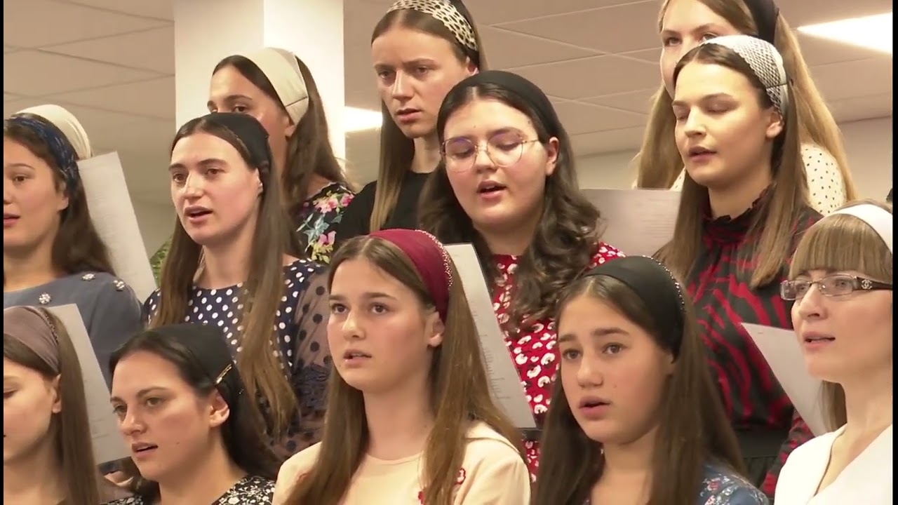 Corul de Surori Filadelfia Paris - Pe drumul cel de piatră, de pe-o colină 'naltă