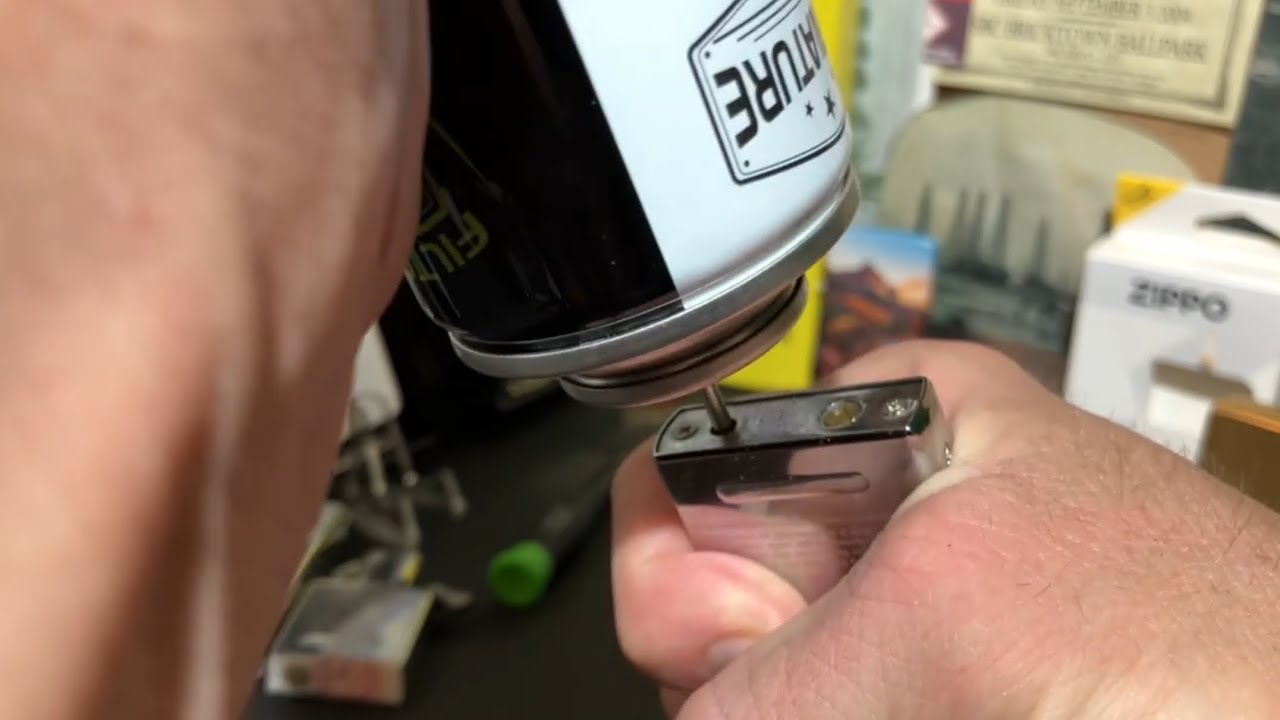 Заправляем бутаном нашу зажигалку Zippo Soft Yellow Flame Insert уже в пятый раз