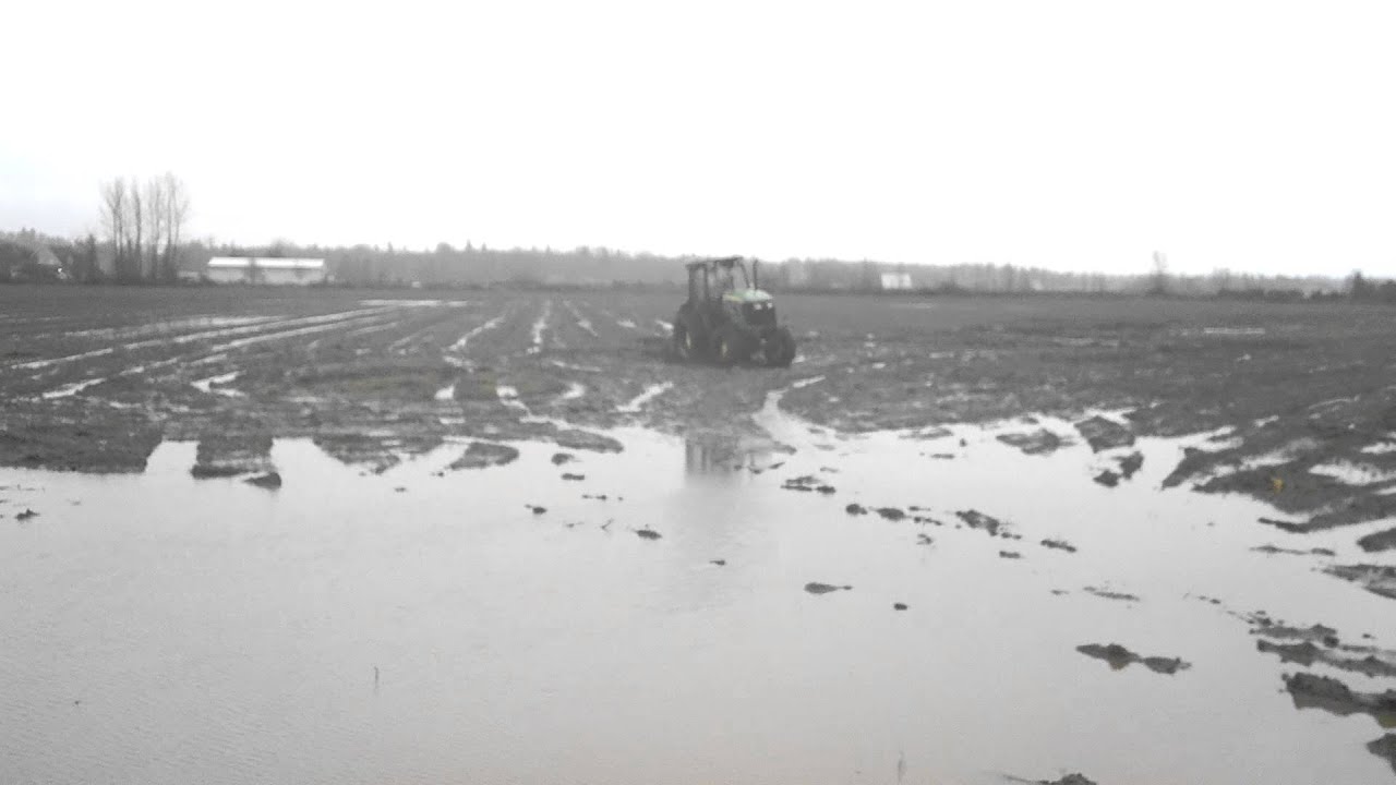 John Deere 5093EN in Deep Nasty Mud