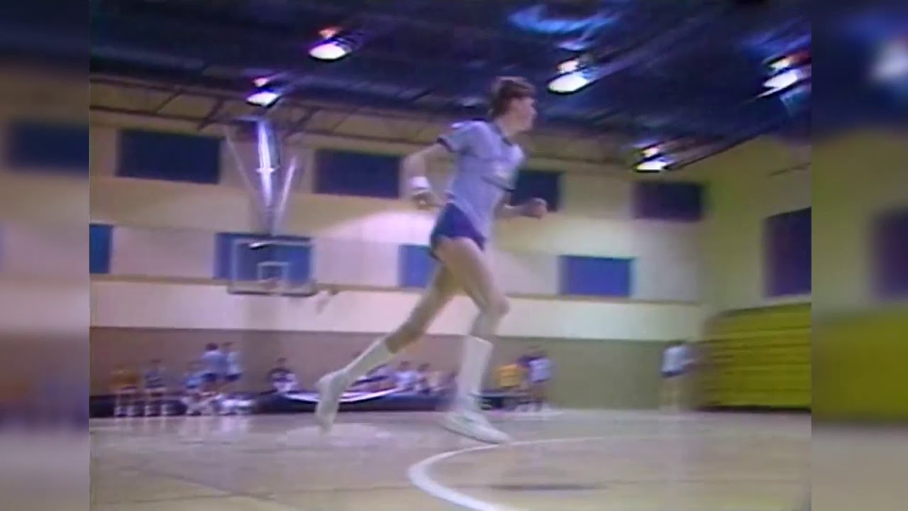 7-foot 6-inch Shawn Bradley practicing in junior high