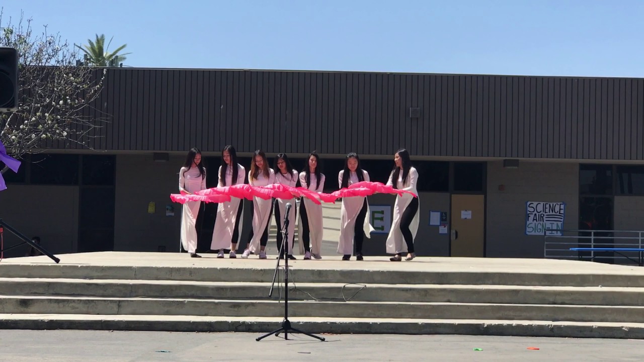 Vietnamese Fan Dance