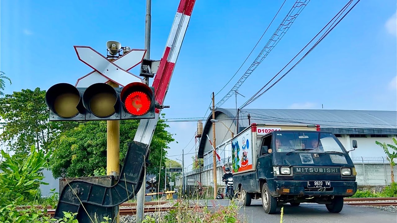 Perlintasan Unik Kereta Api Gabus Batang, Jawa Tengah