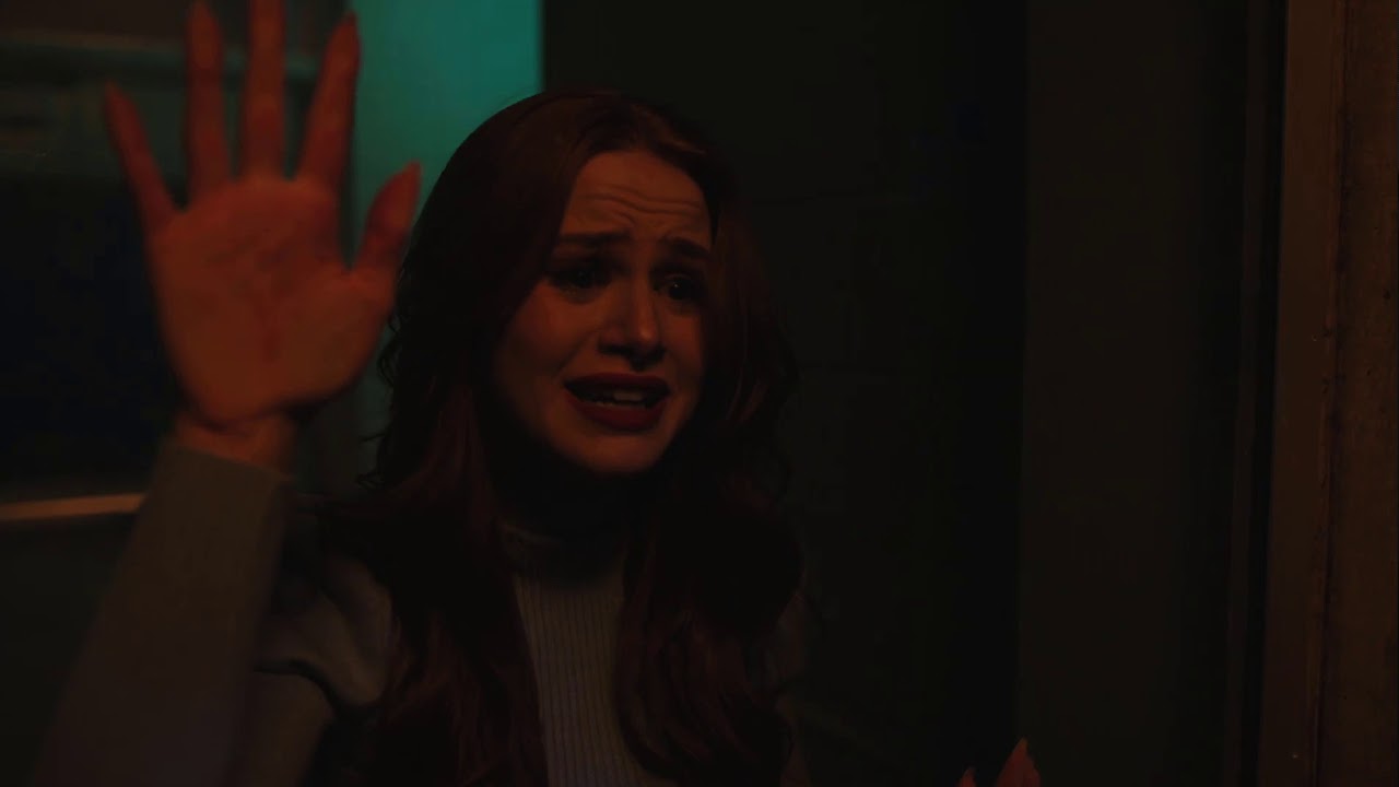 Riverdale 3x21 Betty tries to escape the farm