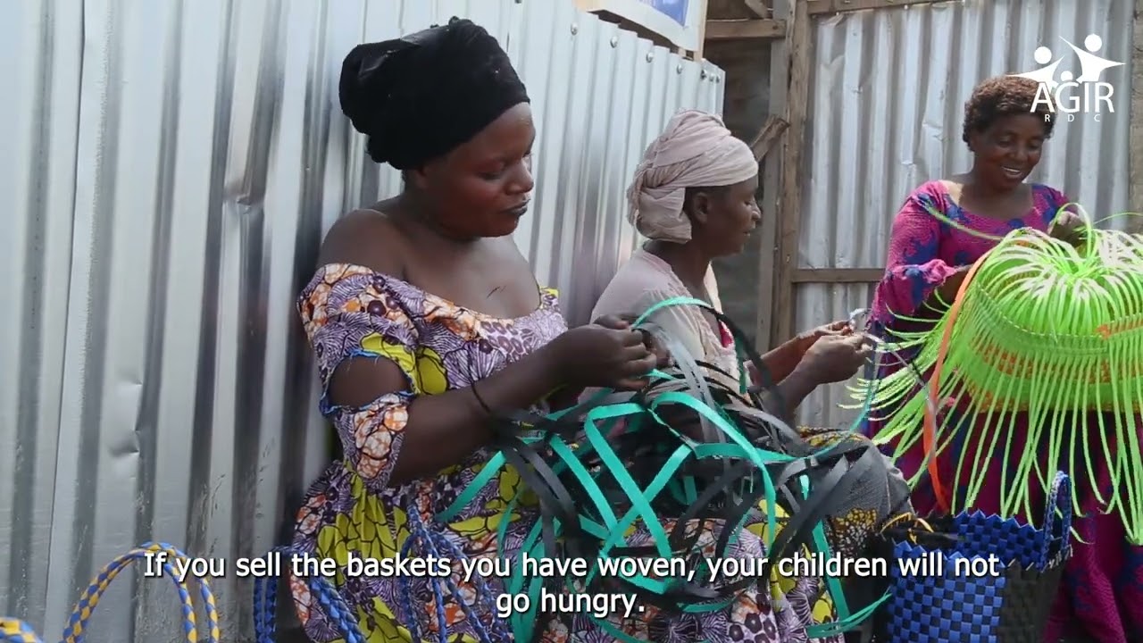 Formation de tissage des paniers en faveur de femmes déplacées de guerre du camp de bulengo.