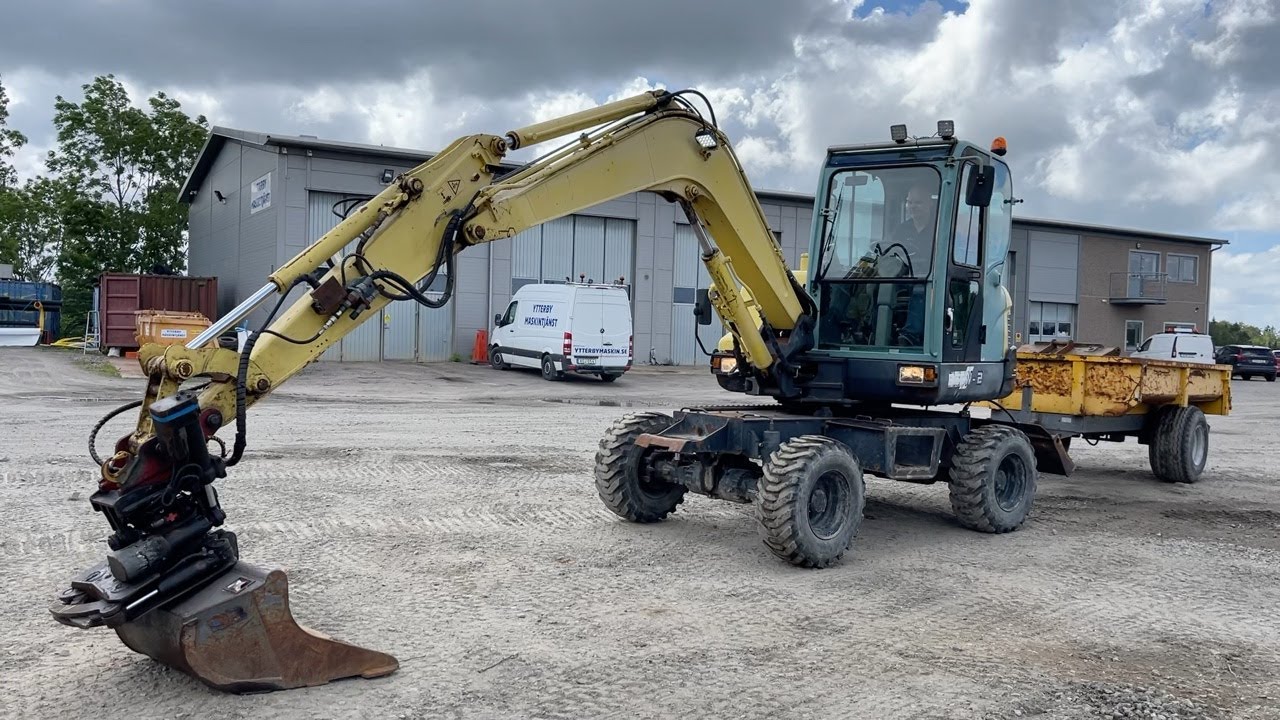 Köp Grävmaskin Yanmar B55W-2 med kärra, planerskopa, smalskopa & asfaltskärare på Klaravik