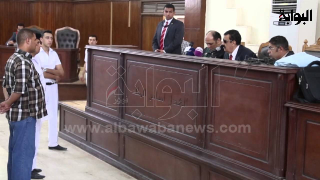 ناجي شحاتة موبخاً ضابطاً وأمين شرطة: 