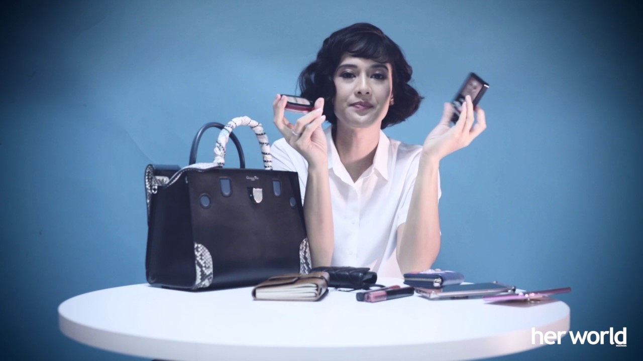 Ngintip Isi Tas DIAN SASTRO | What’s In My Bag?