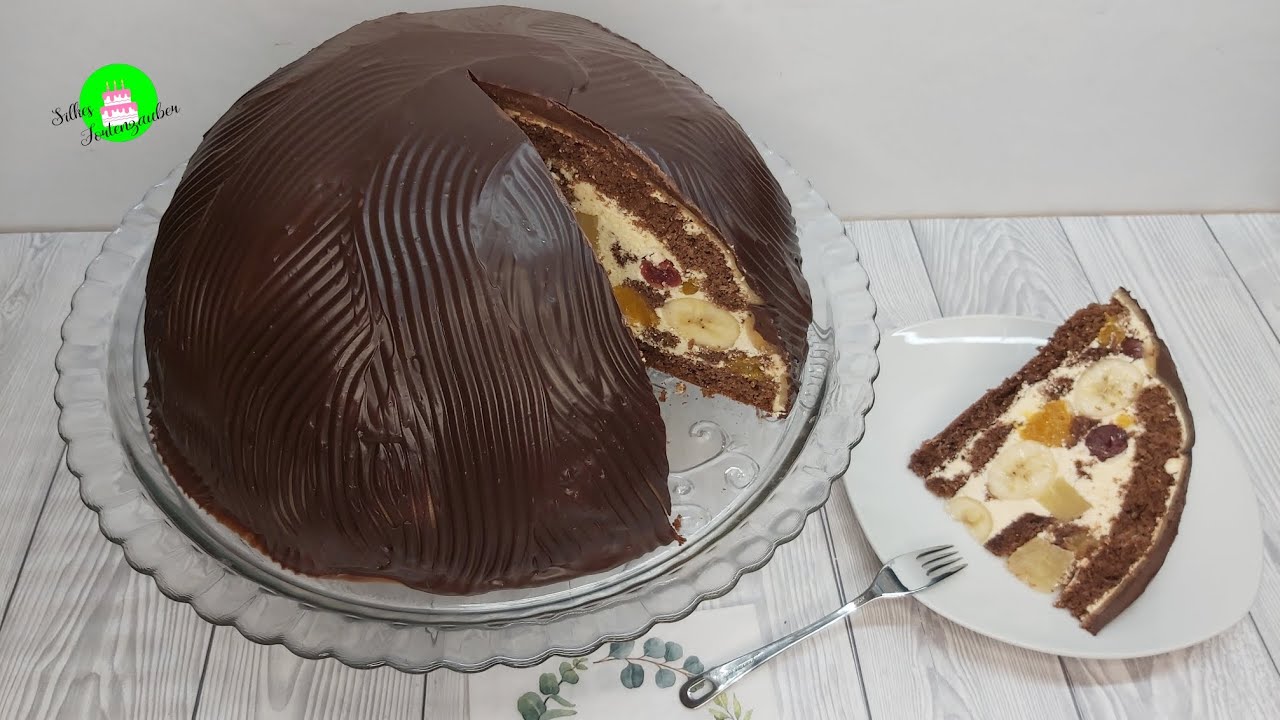 Kuppeltorte mit Früchten