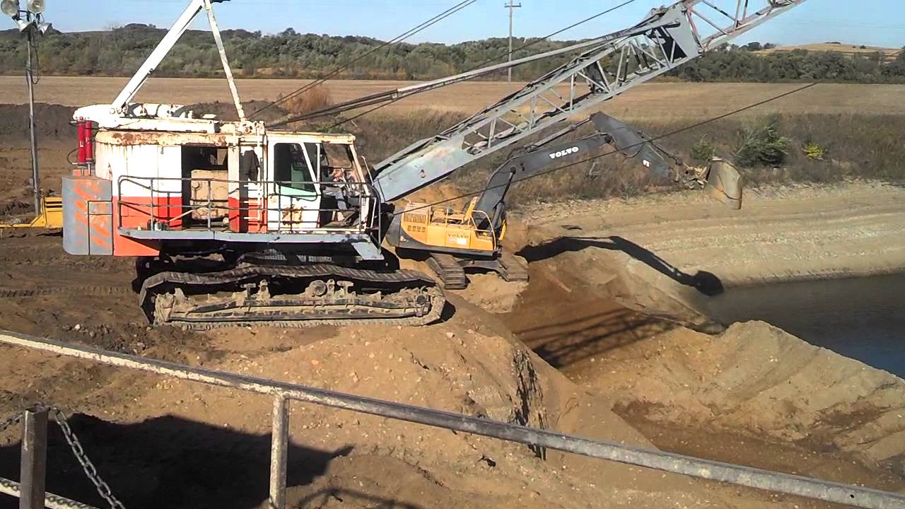Crushing gravel in Iowa northwest 9570 dragline