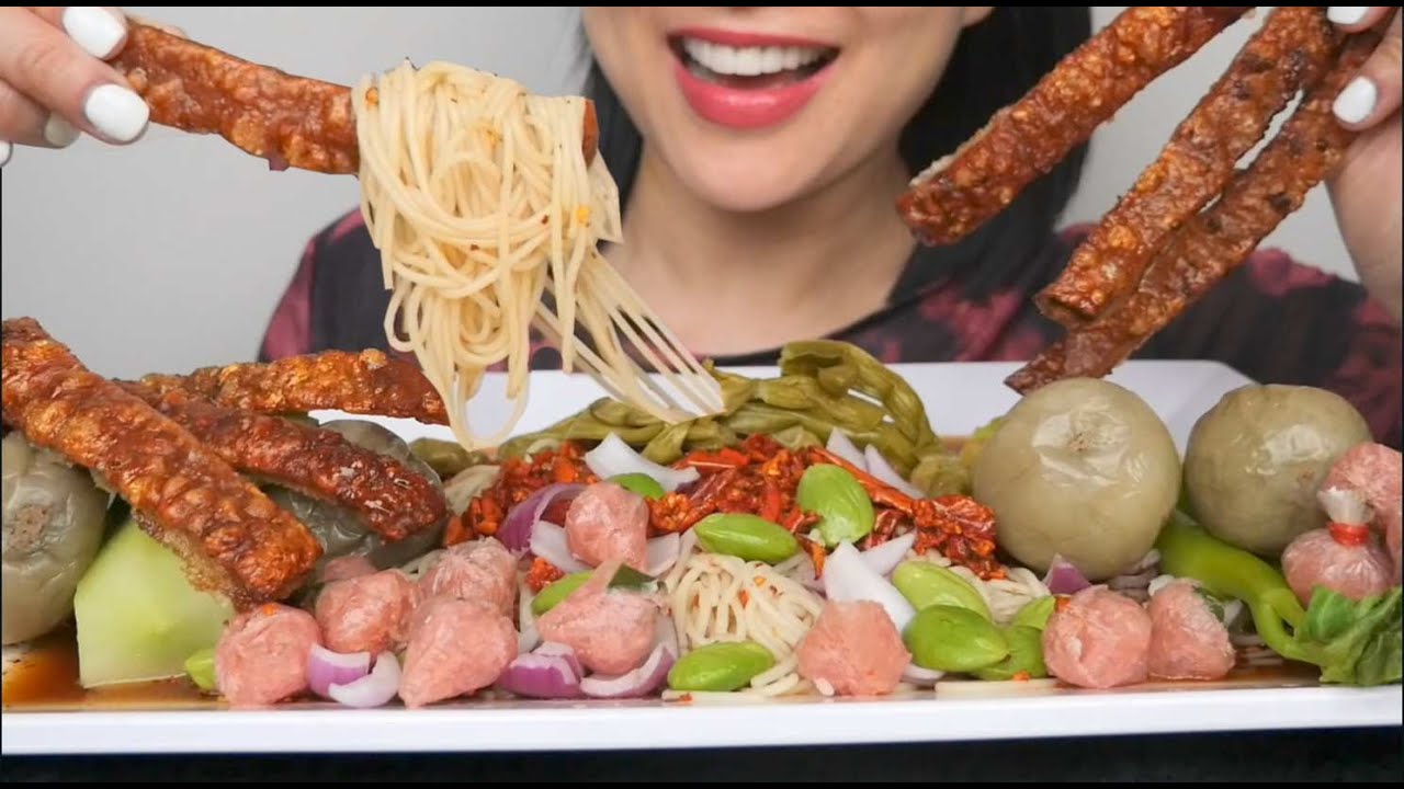 THAI SPICY NOODLE CONCOCTION + CRUNCHY PORK + VEGGIES (ASMR EATING SOUNDS) NO TALKING | SAS-ASMR
