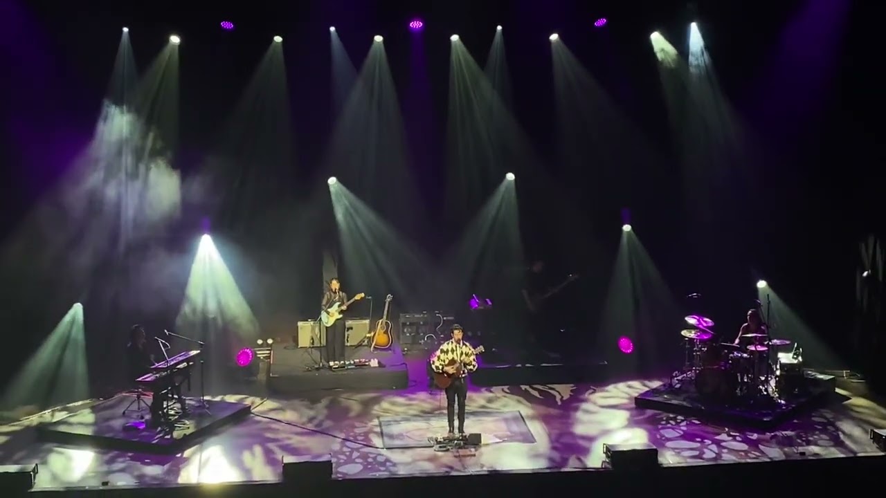 Regent’s Park - Bruno Major ft. Raelee Nikole | Live in Manila
