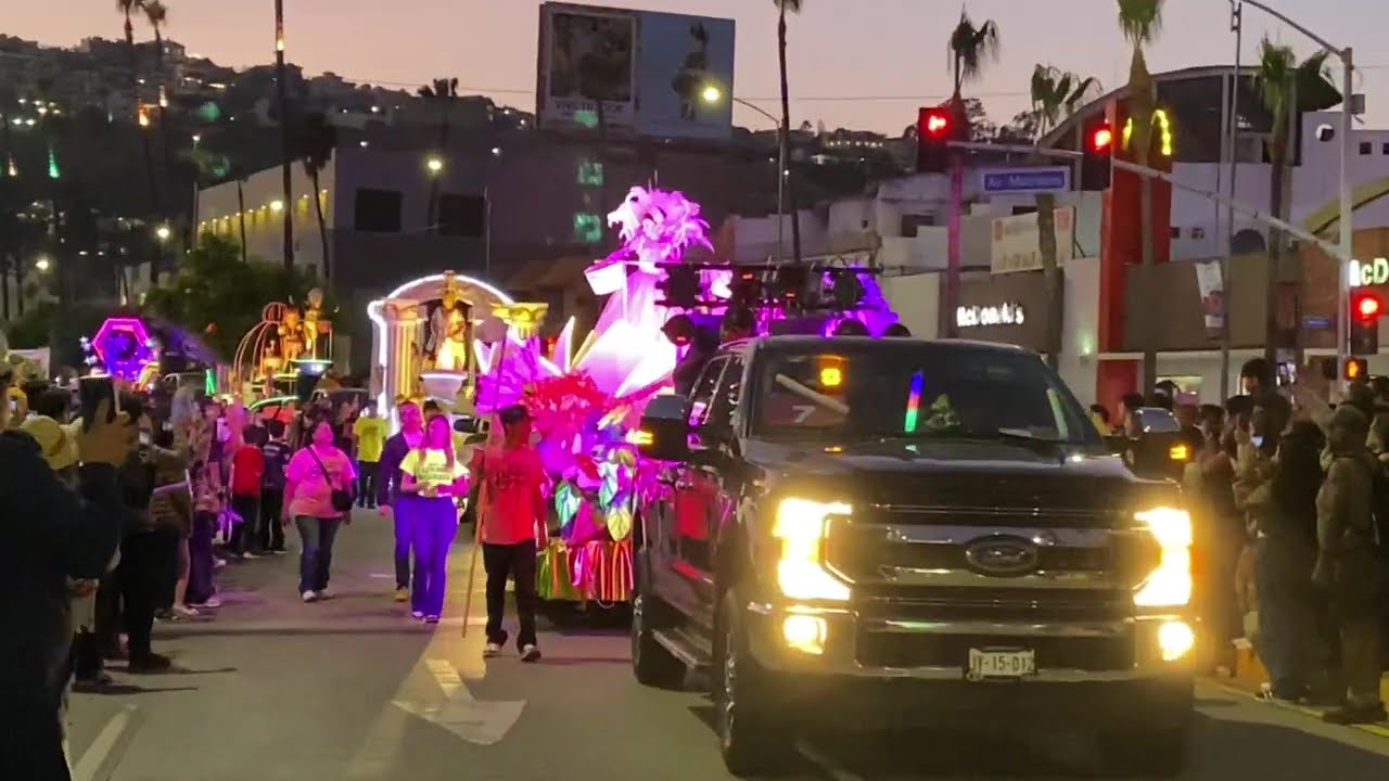 carnaval ensenada 2026 ASI SE VIVIO EL GRAN DESFILE. ensenada antes que empezara el caos