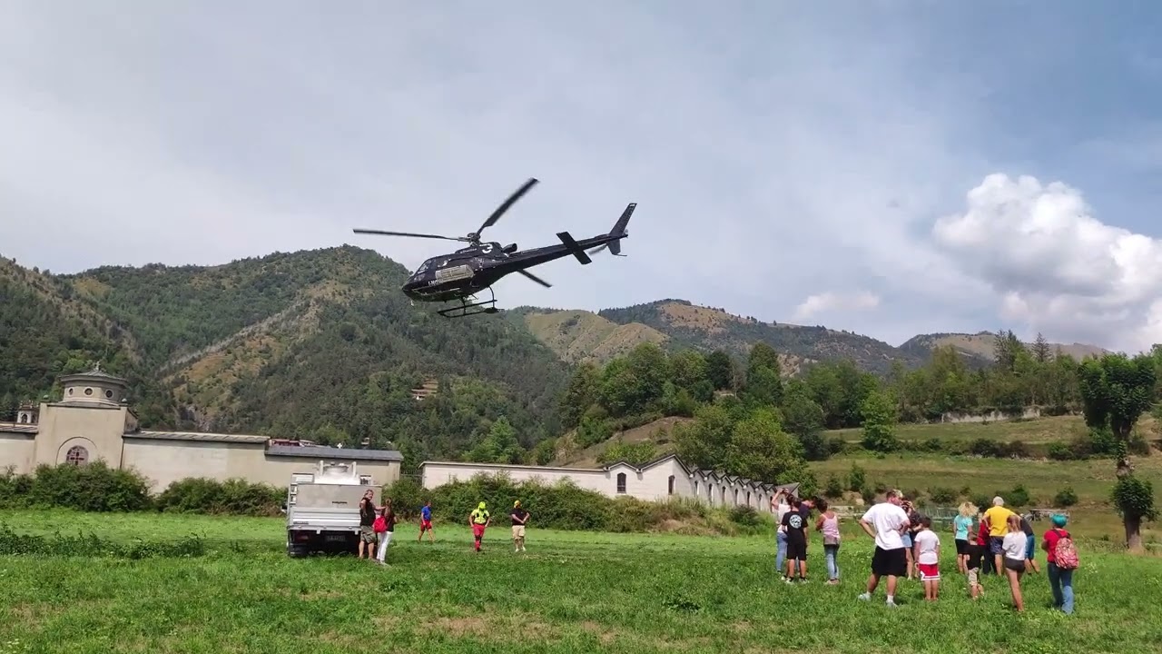 Airbus Helicopters H125 (AS350B3) Écureuil - Elitellina I-NGIU - Clusone (BG) Italy 4K