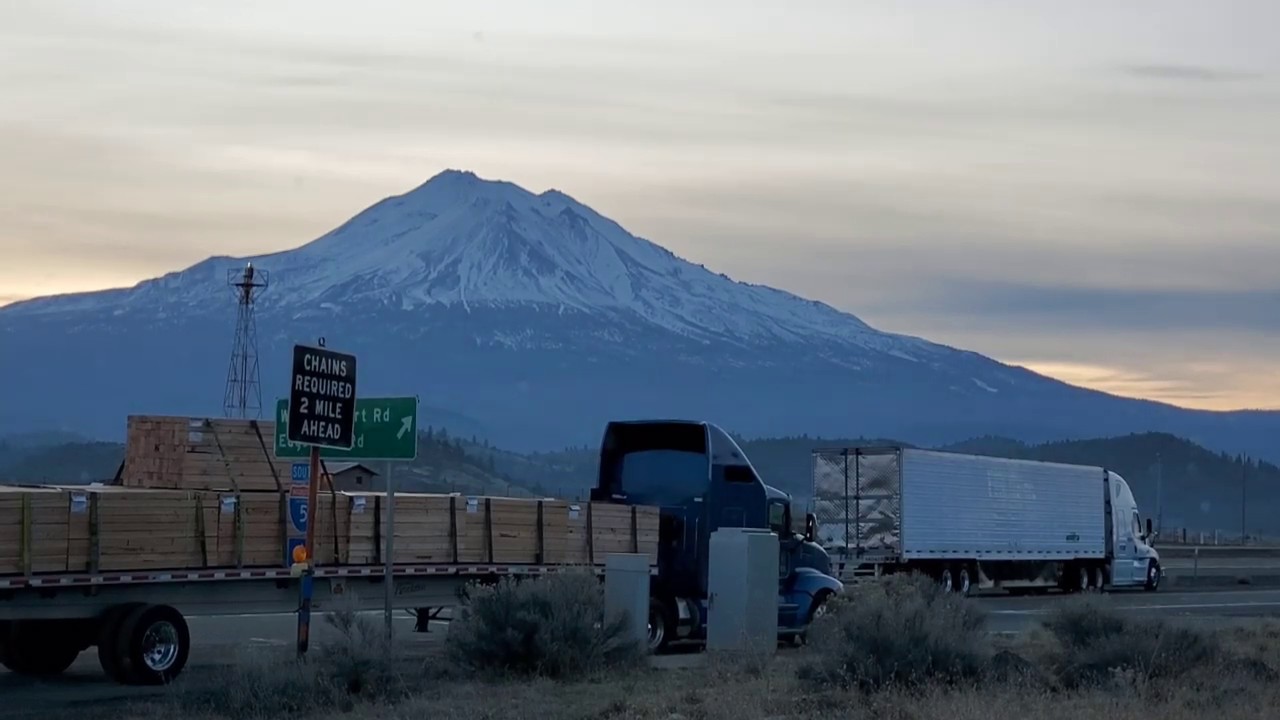 I-5 Southbound in Weed California.. A Look at Mt Shasta in the AM and Shasta Lake!!