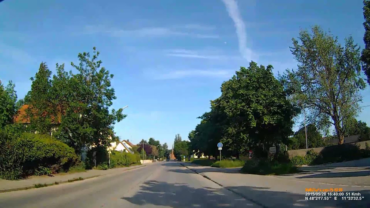 D: Gemeinde Fahrenzhausen mit Unterbruck. Landkreis Freising. Ortsdurchfahrt. Mai 2015
