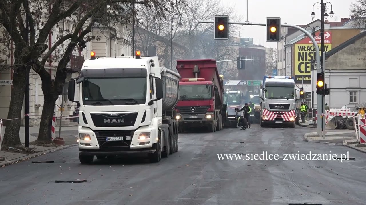 Siedlce. Remont ul. Floriańskiej i cz. ul. Piłsudskiego. Ostatnia warstwa asfaltu. 15.12.2025r.