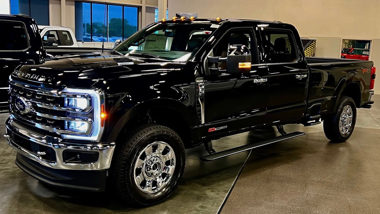 2024 Ford F-350 KING RANCH (High Output Motor)
