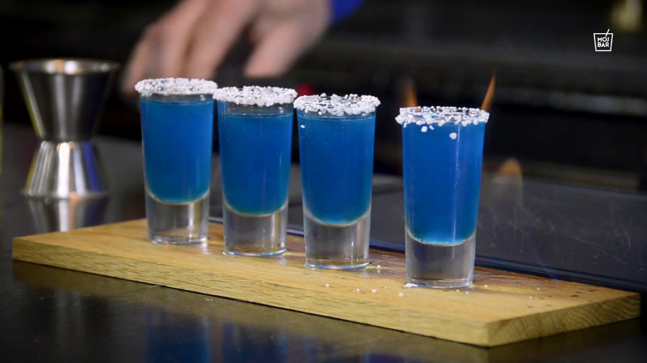 Niebieskie Kamikaze - płonące szoty - przepisy na drinki na M&oacute;jbar.pl