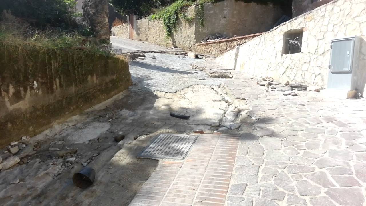 Siamo a Seminara provincia di Reggio Calabria venite c'è un bellissimo posto sembra una città magica