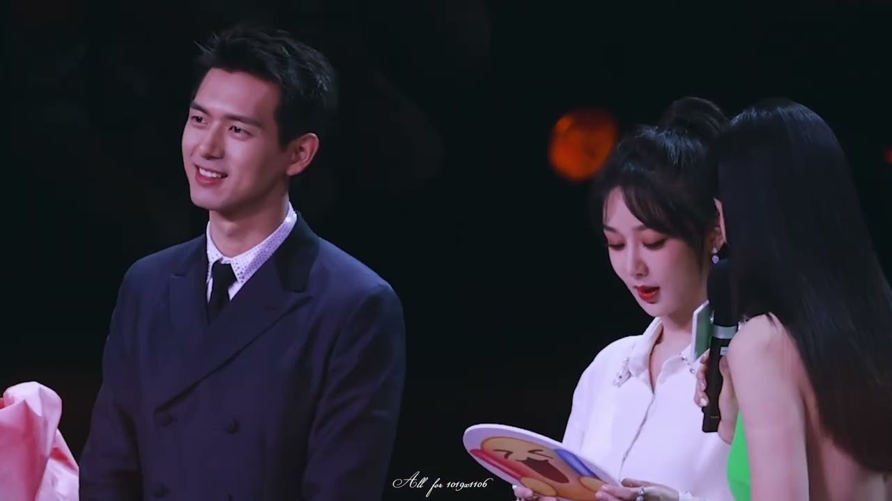 [FANCAM] YANGZI & LIXIAN WEIBO NIGHT 2022李现杨紫微博之夜台上领奖