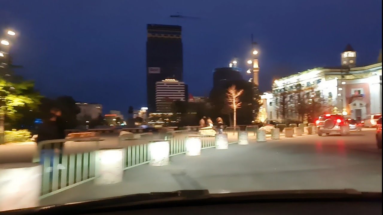 Tirana nga medreseja,qendër,sheshi Avni Rustemi.