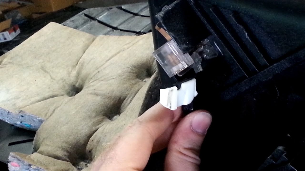 Repairing the glove box light actuator in a 2000 VW Passat Sedan