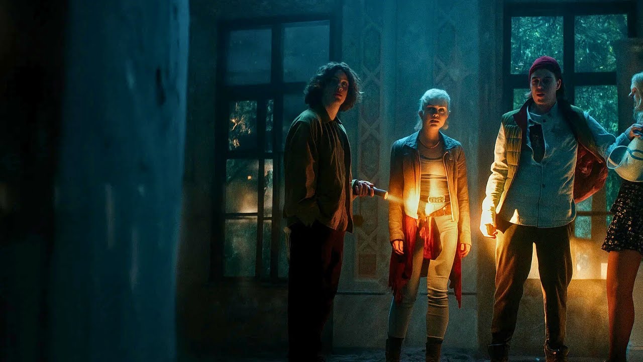 A Group of Friends Gets Trapped in a Haunted Mansion by a Witch | Movie Story