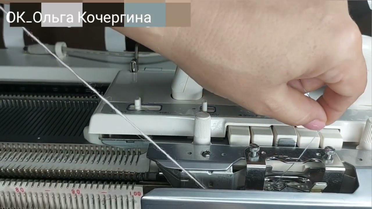 Повязка на голову из пуха норки на вязальной машине платингом английской резинкой. 