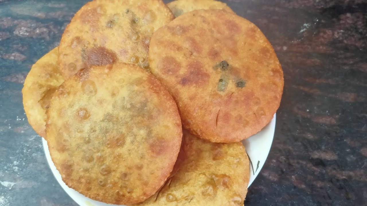 बथुआ और आलू की चटपटी खस्ता कचोरी  Bathua or aalu ki kachori