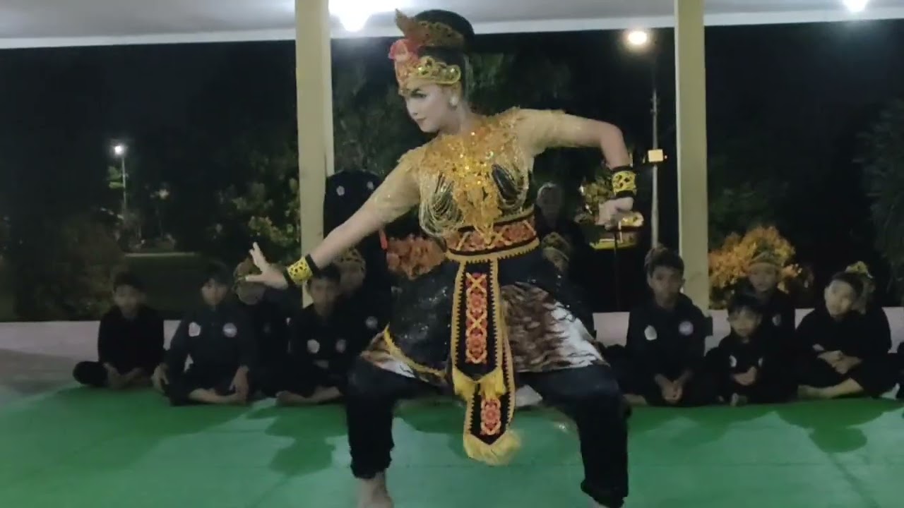 Pesilat Cantik PGB Bangau Putih Multi Talenta Nabila, Membuka Acara Dengan Seni Tarian Tradisional