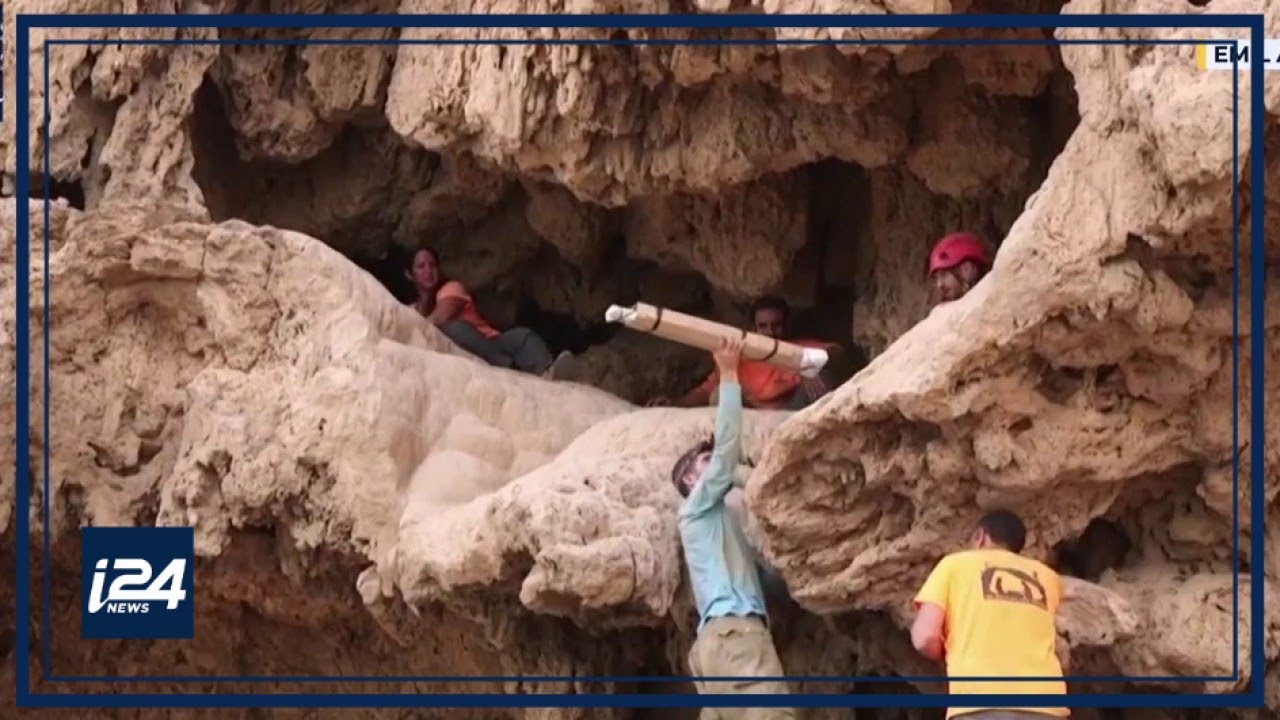 FASCINATING FIND! 4 Roman-era swords found in Judean cave near the DEAD SEA
