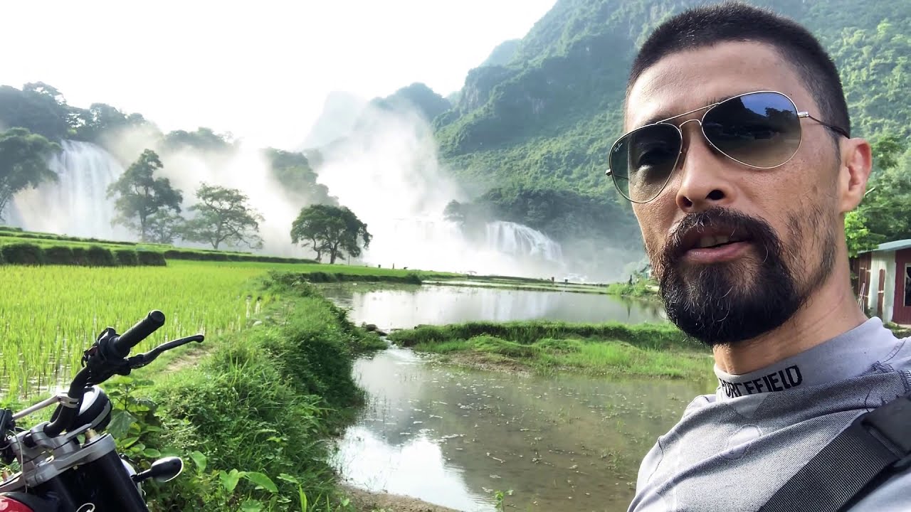 Lèm Bèm trên thác Bản Giốc review moto