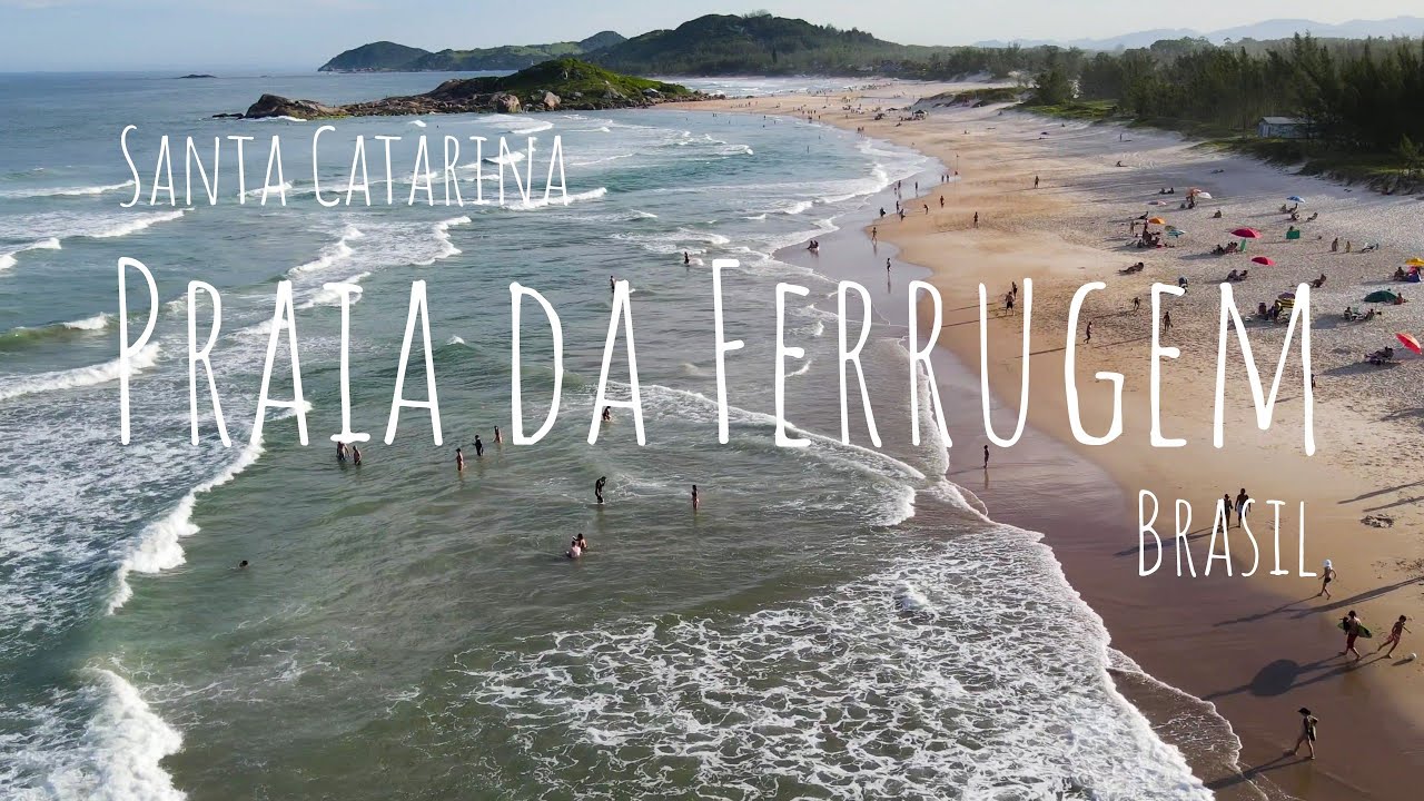 Praia da Ferrugem Santa Catarina Brasil. Toma aerea con drone de playa Ferrugem en Brasil