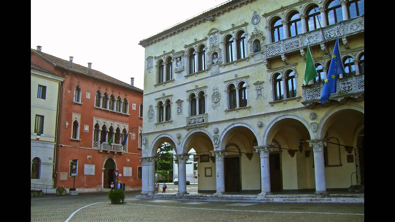 Belluno (Veneto) la città INTERA in 8 minuti - di giorno & di notte - slideshow