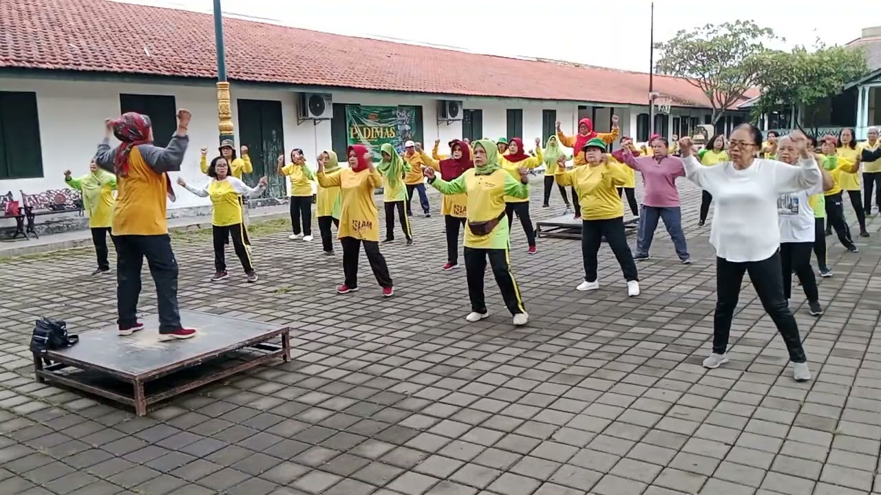 Senam Sehat Ceria Prolanis Padimas Klinik Jasmine 2 hari Minggu, 08 Maret 2026