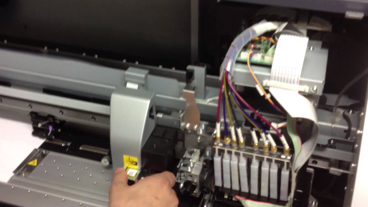 V&eacute;rification du bon positionnement c&acirc;ble plat Mimaki CJV150