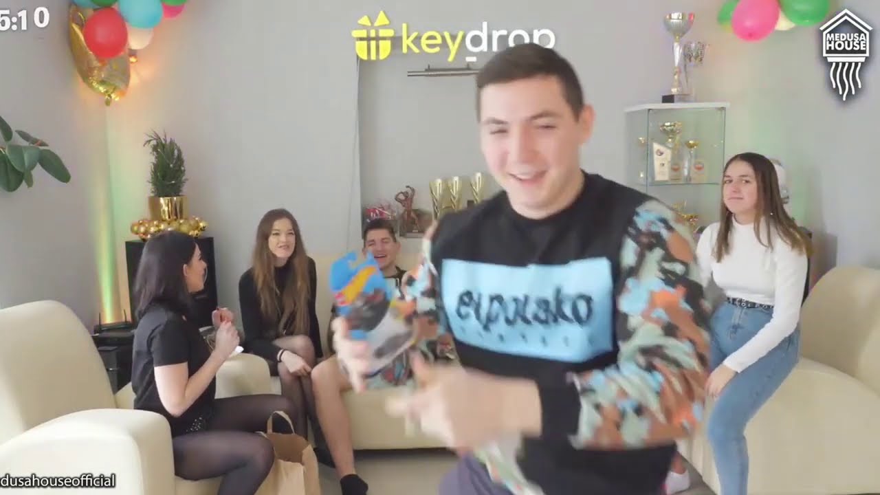 OLA ZŁAMAŁA RĘKE NA BOKSERZE?! *prank*