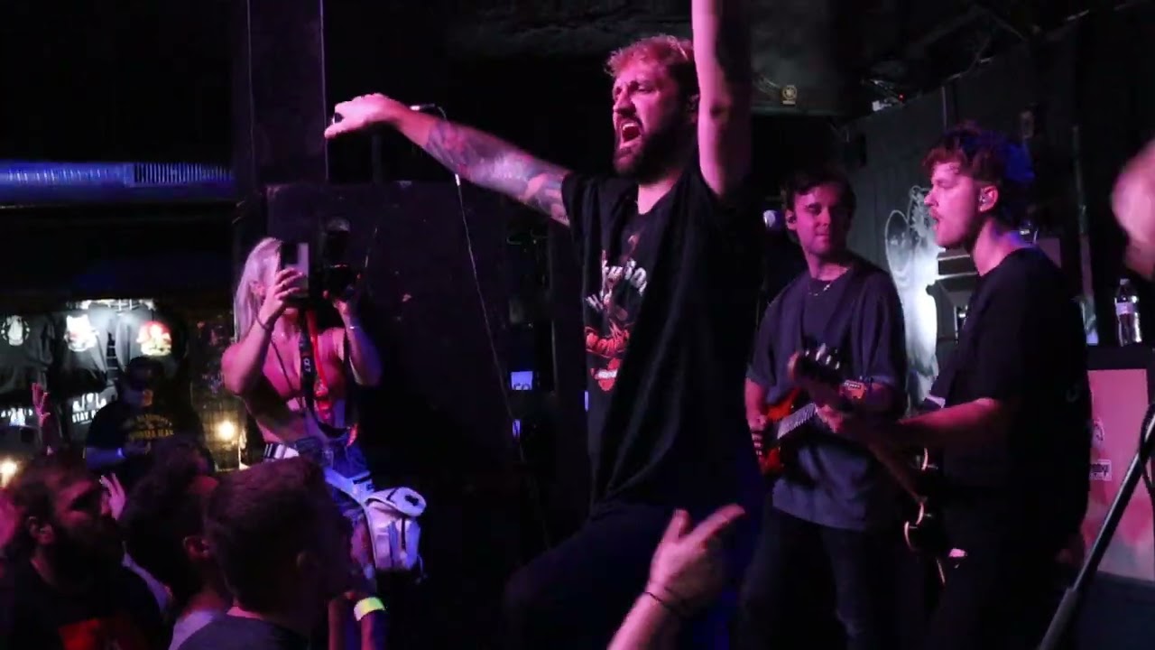 Every Avenue - Tell Me I'm A Wreak (live)