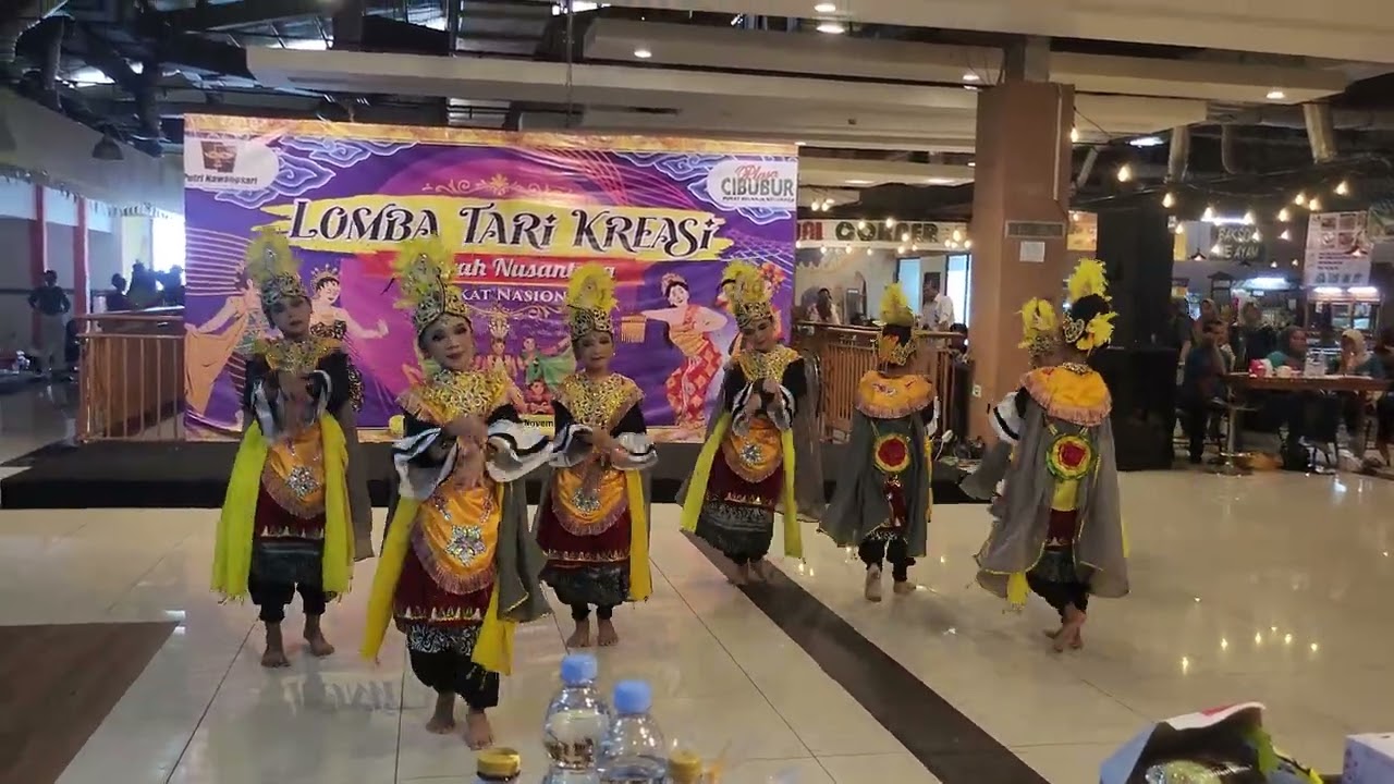 Tari gelatik cantik..di Plasa Cibubur..Salsa dan friends..juara 1 dan juara umum