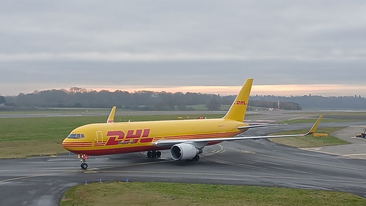 (LOUD) DHL Air Austria Boeing 767-304ER(BDSF) Closeup taxi at London Luton Airport to Stand 31