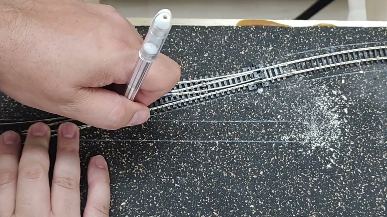 Maquete em Escala N - Instalação dos Trilhos e Desvios (Maquete Modular) |04